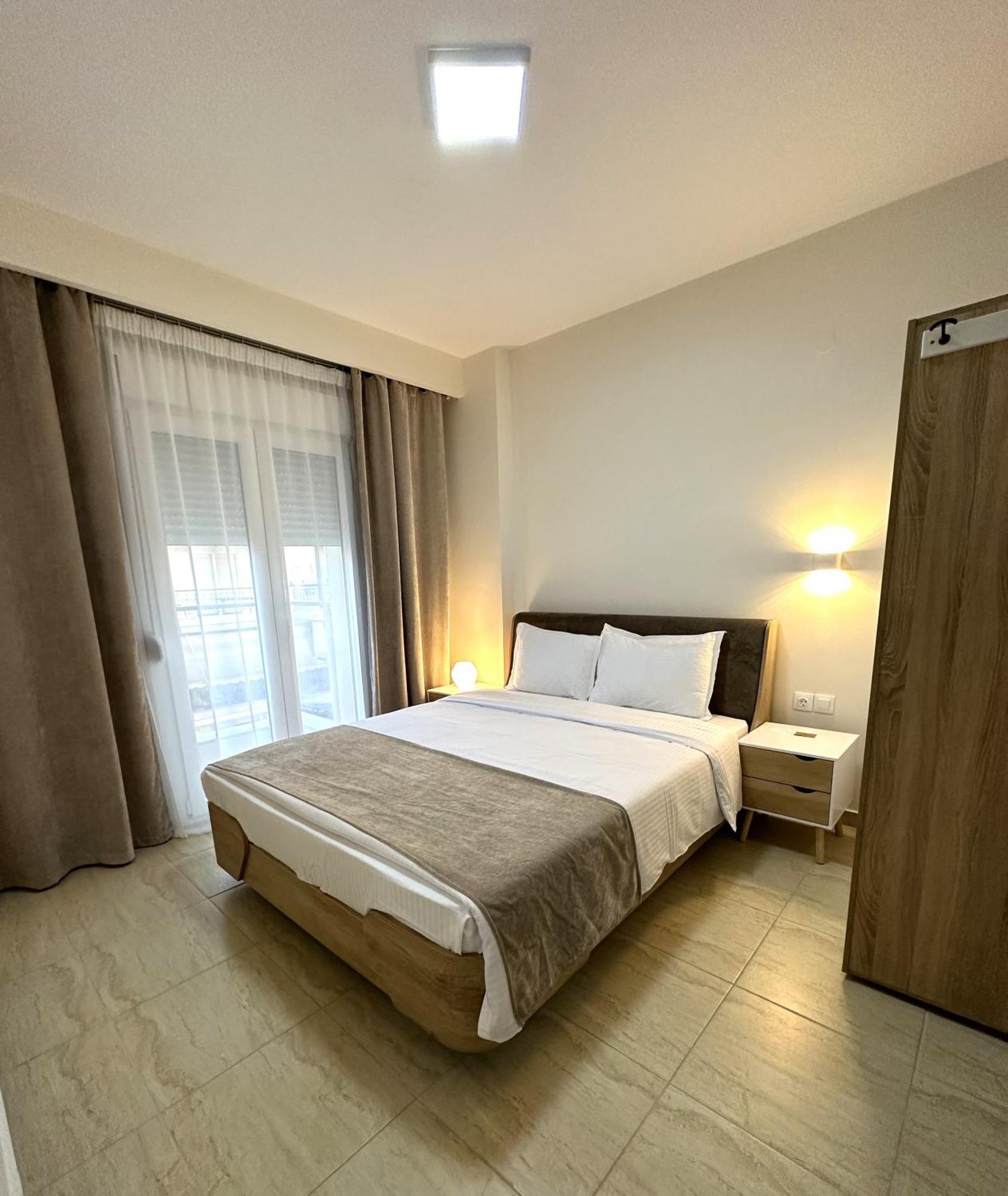 Navarino Luxe Suites Peraía エクステリア 写真
