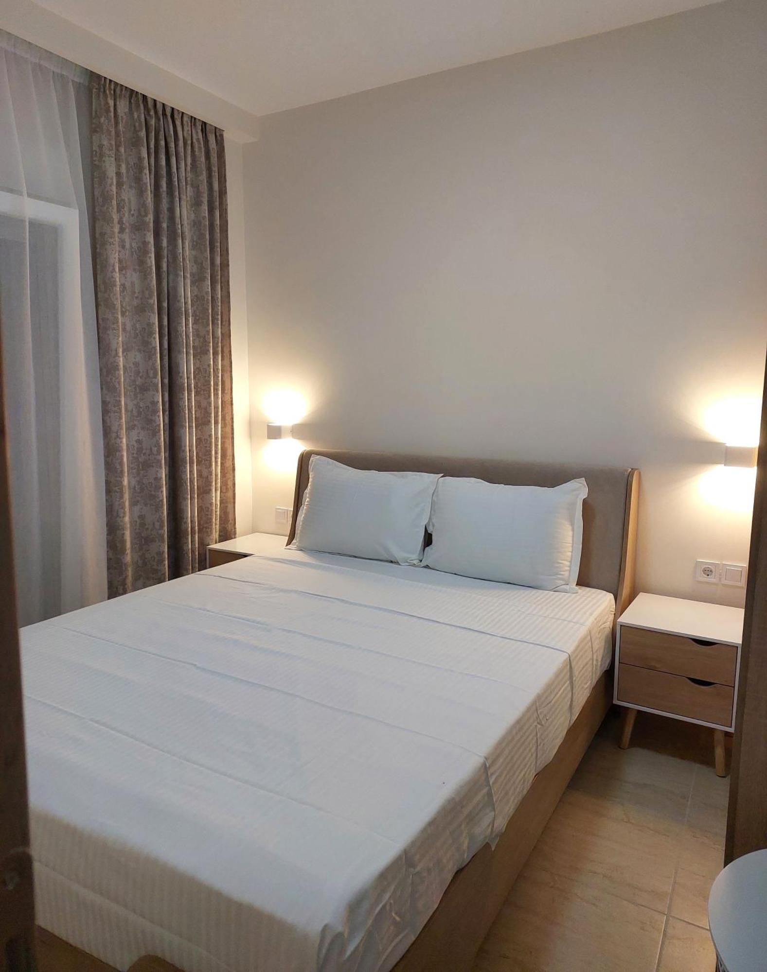 Navarino Luxe Suites Peraía エクステリア 写真