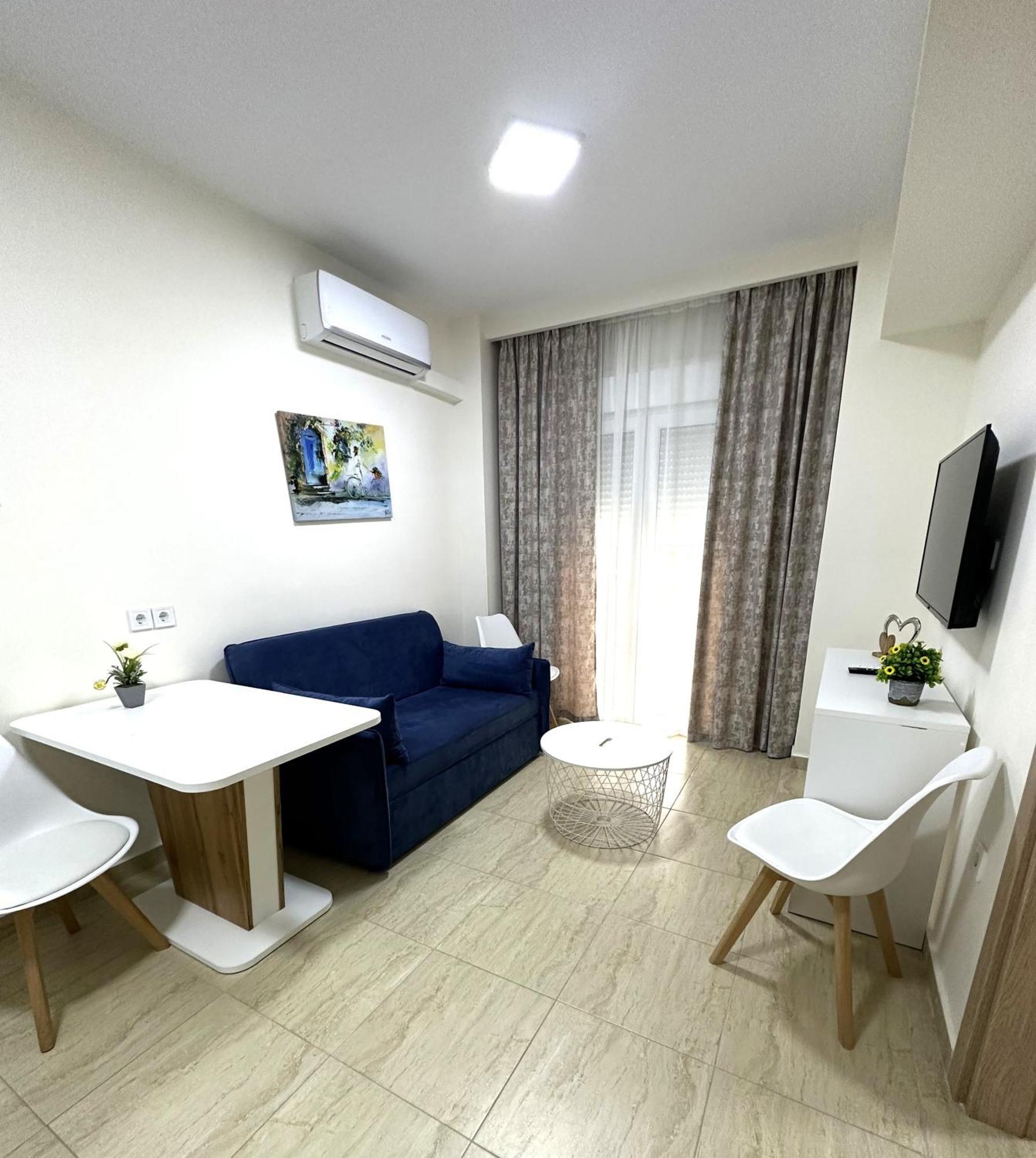 Navarino Luxe Suites Peraía エクステリア 写真