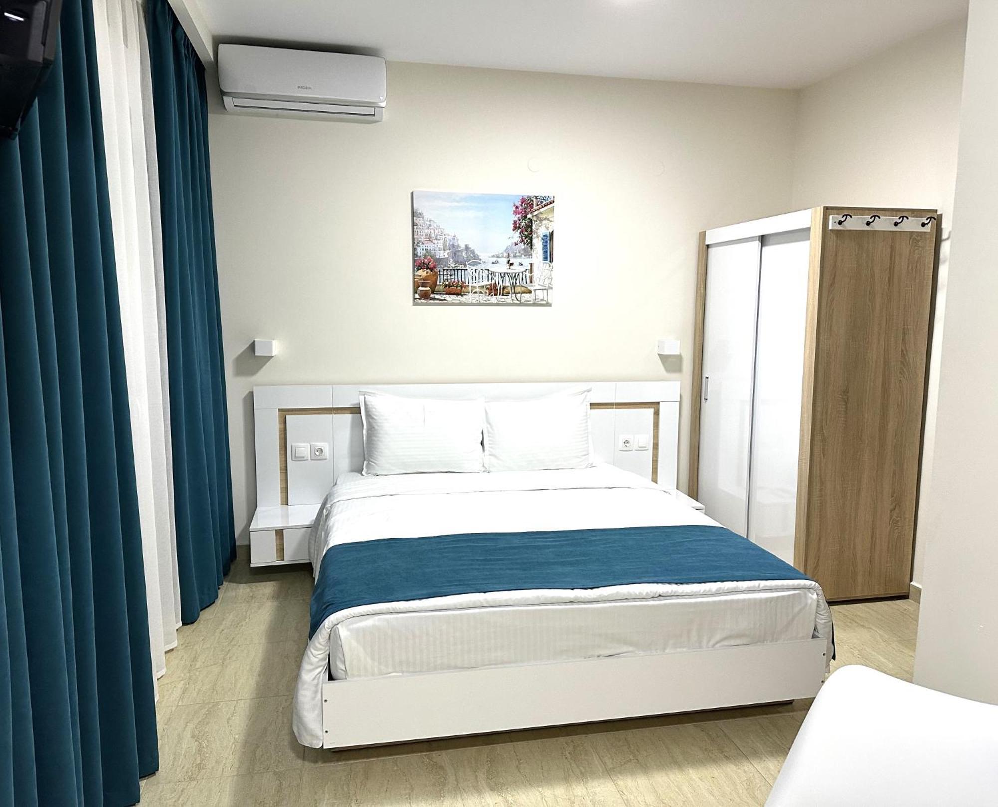 Navarino Luxe Suites Peraía エクステリア 写真