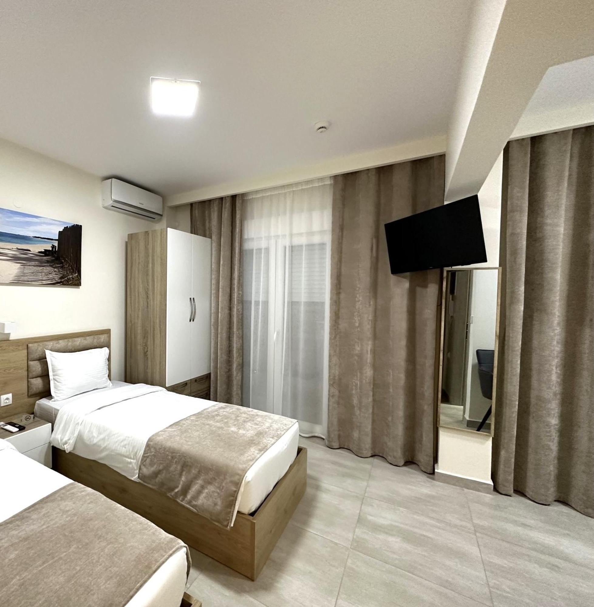 Navarino Luxe Suites Peraía エクステリア 写真