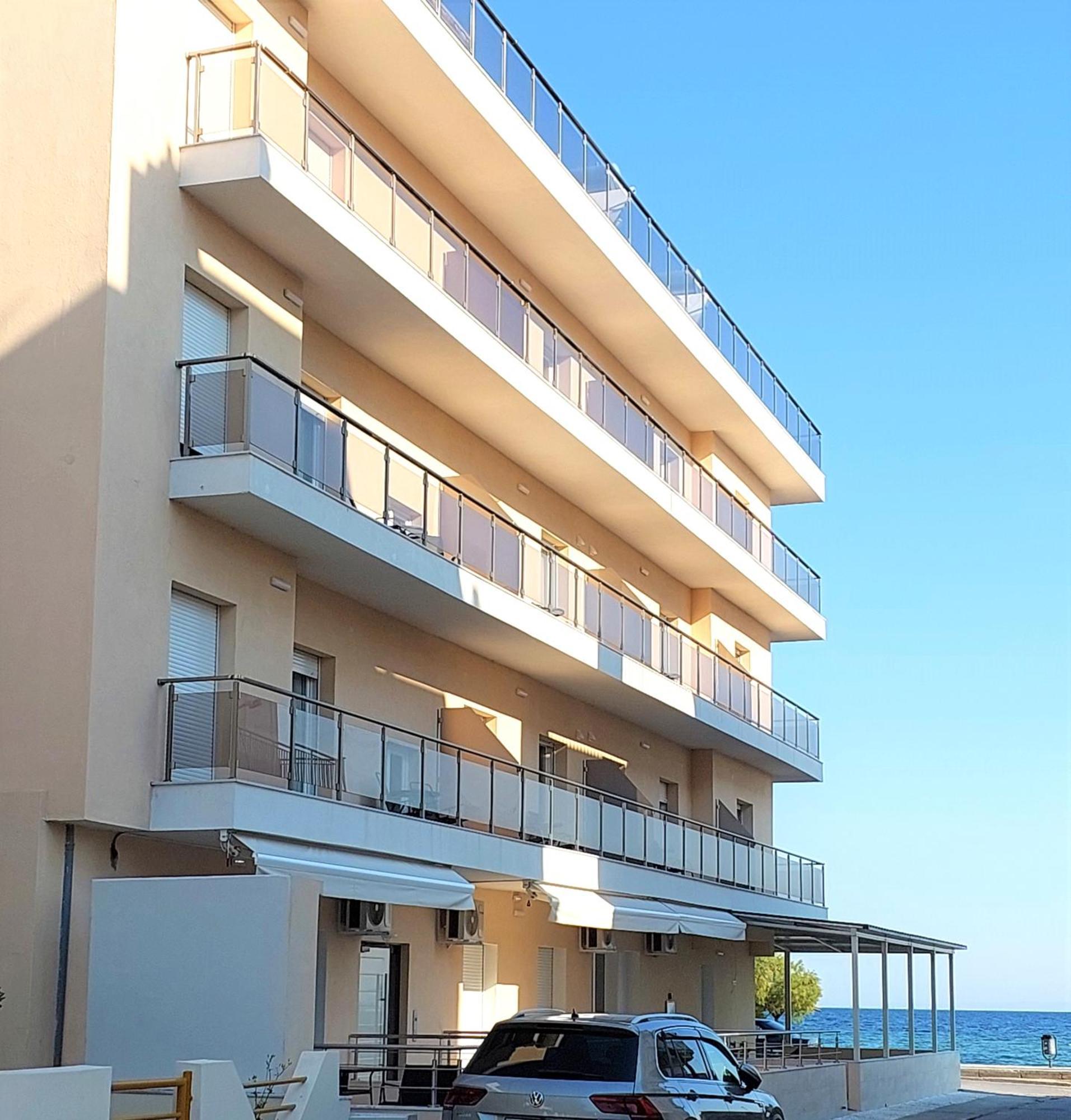 Navarino Luxe Suites Peraía エクステリア 写真