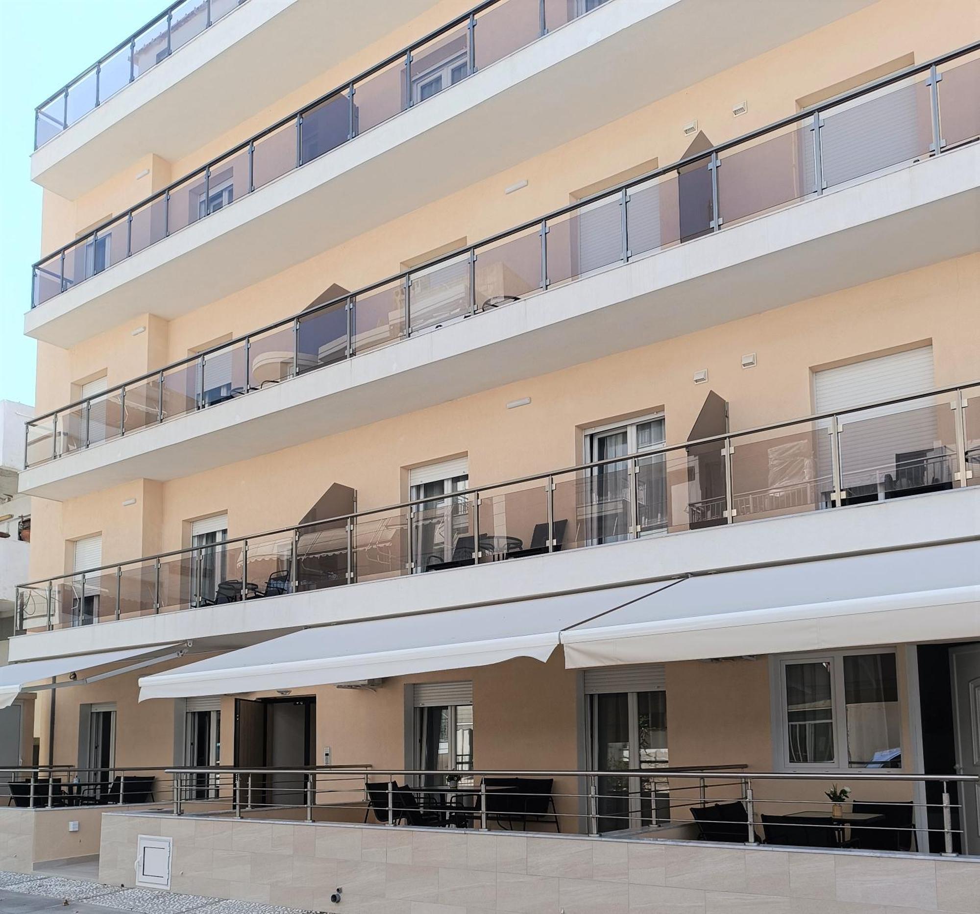 Navarino Luxe Suites Peraía エクステリア 写真