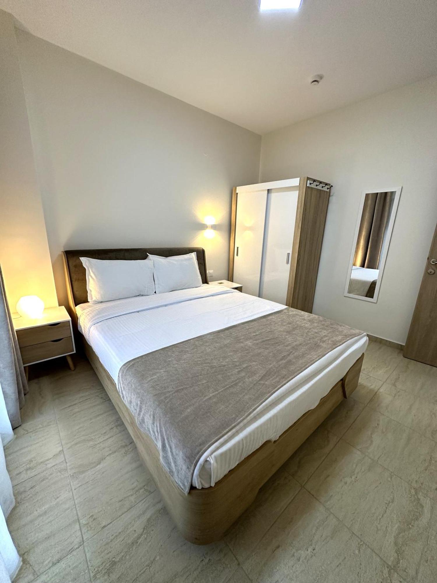 Navarino Luxe Suites Peraía エクステリア 写真