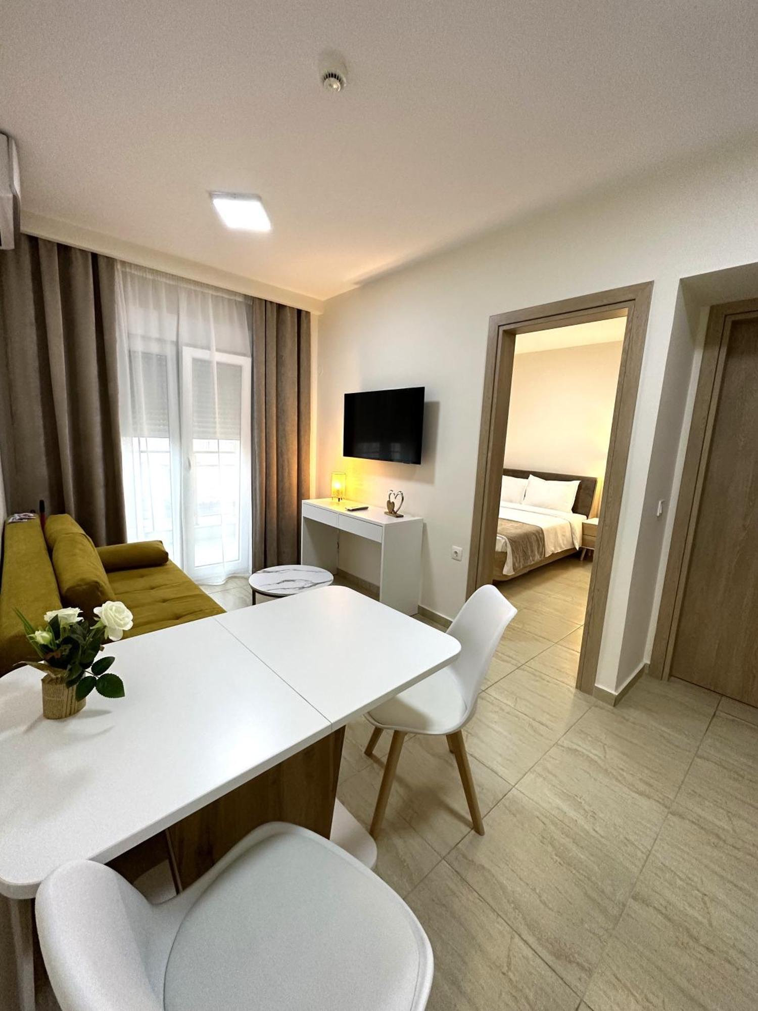 Navarino Luxe Suites Peraía エクステリア 写真