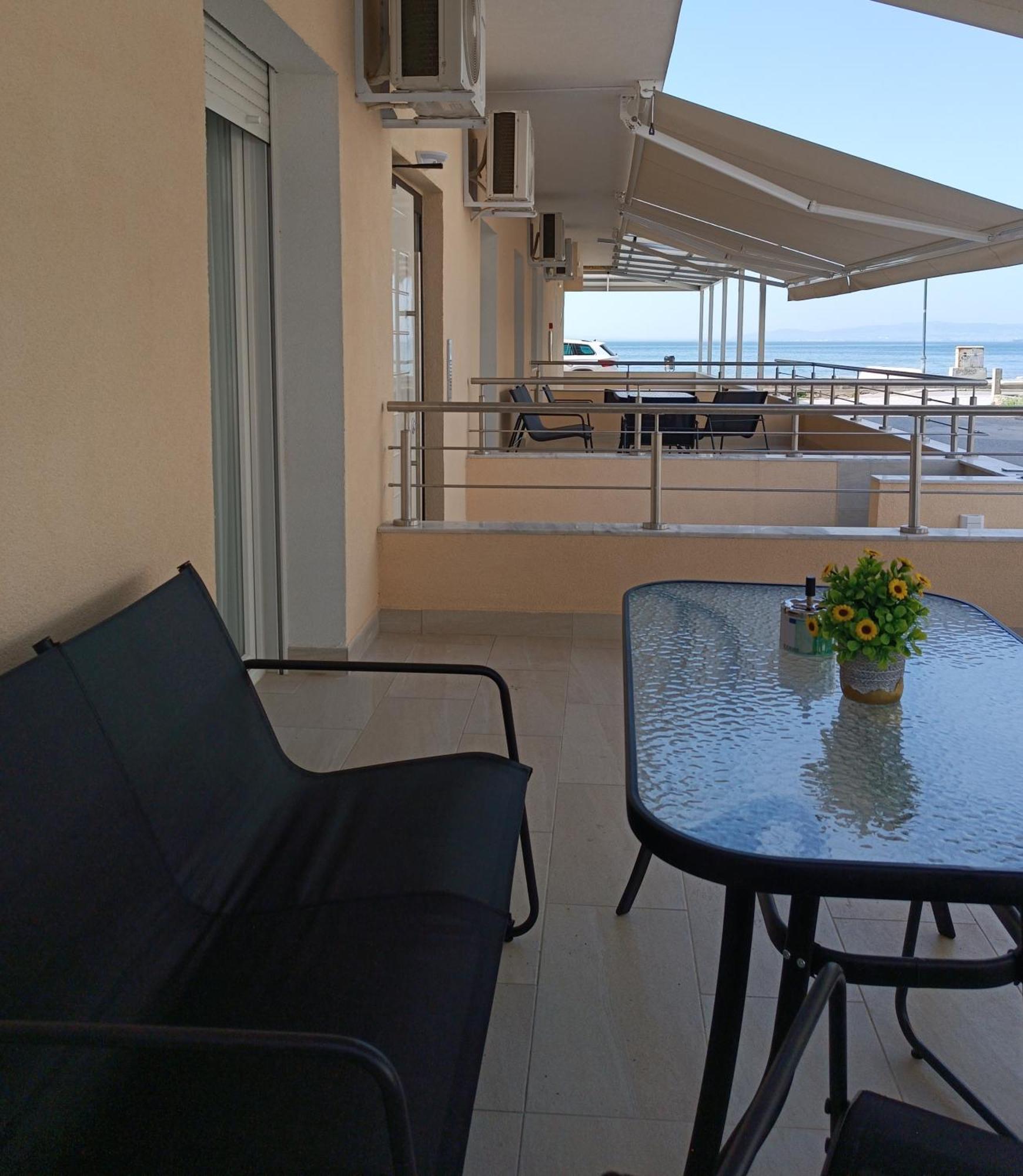 Navarino Luxe Suites Peraía エクステリア 写真