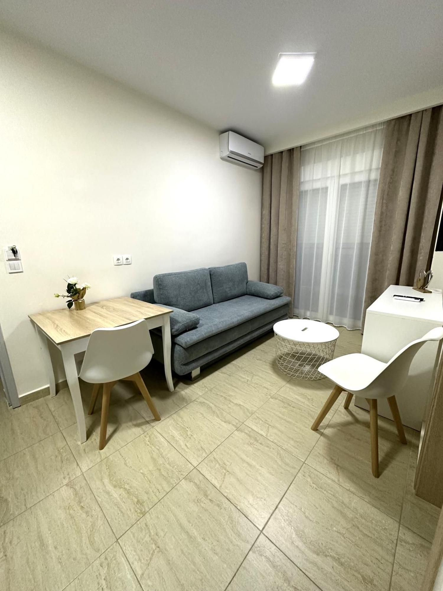 Navarino Luxe Suites Peraía エクステリア 写真
