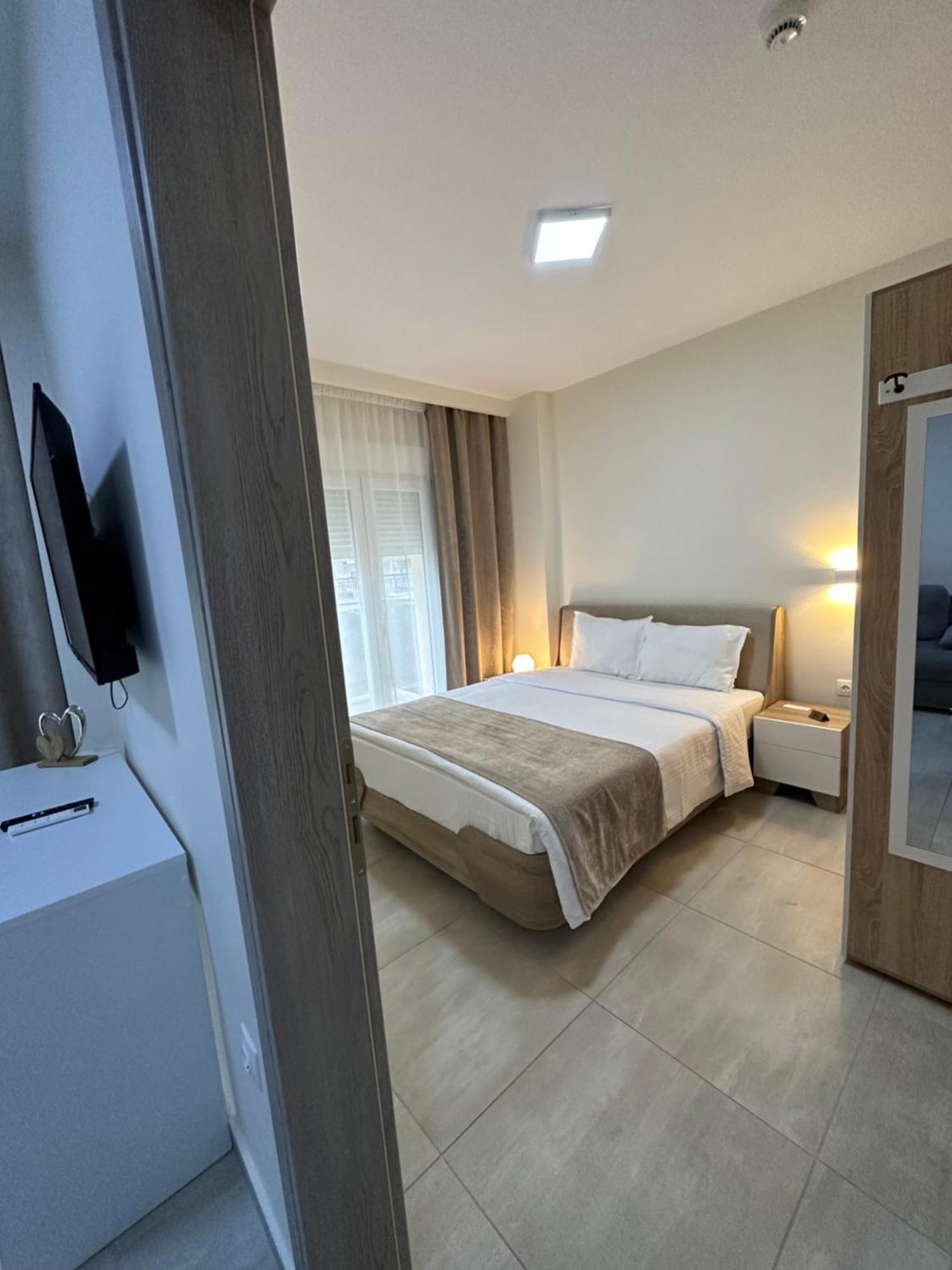 Navarino Luxe Suites Peraía エクステリア 写真