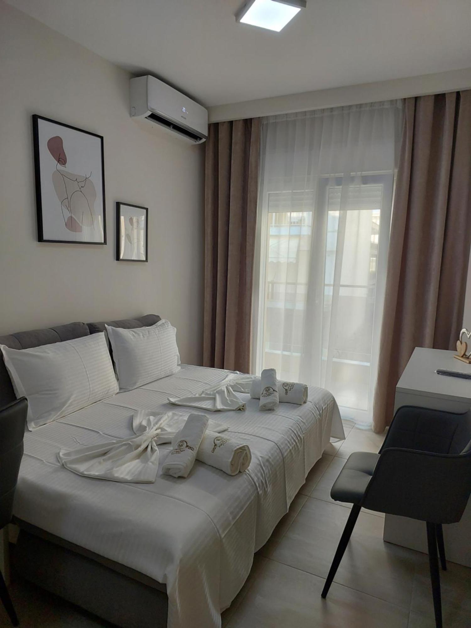Navarino Luxe Suites Peraía エクステリア 写真