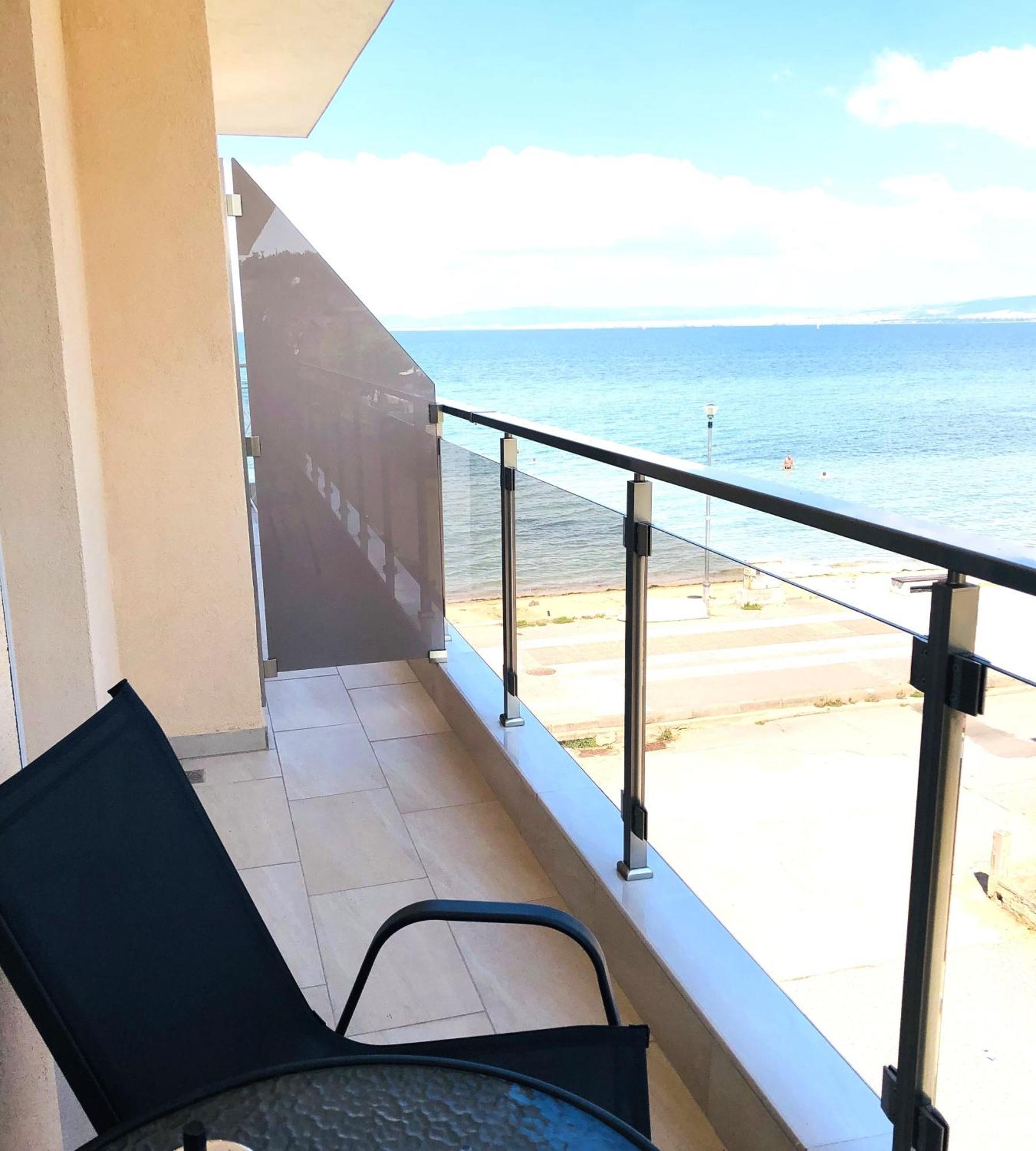 Navarino Luxe Suites Peraía エクステリア 写真