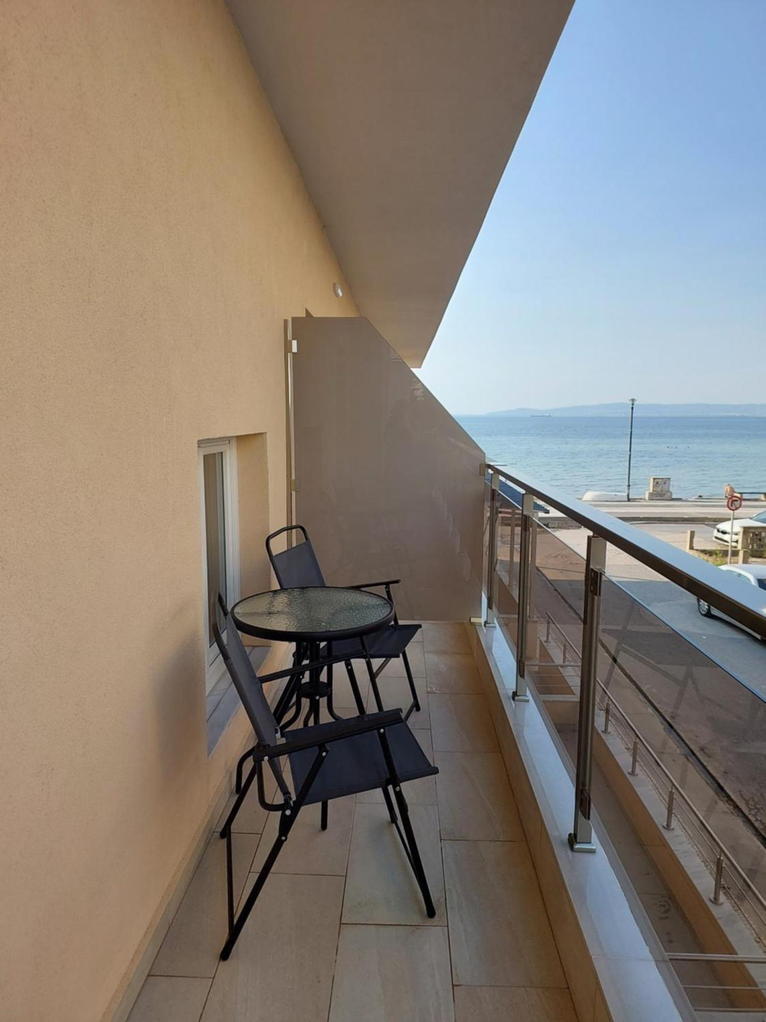 Navarino Luxe Suites Peraía エクステリア 写真