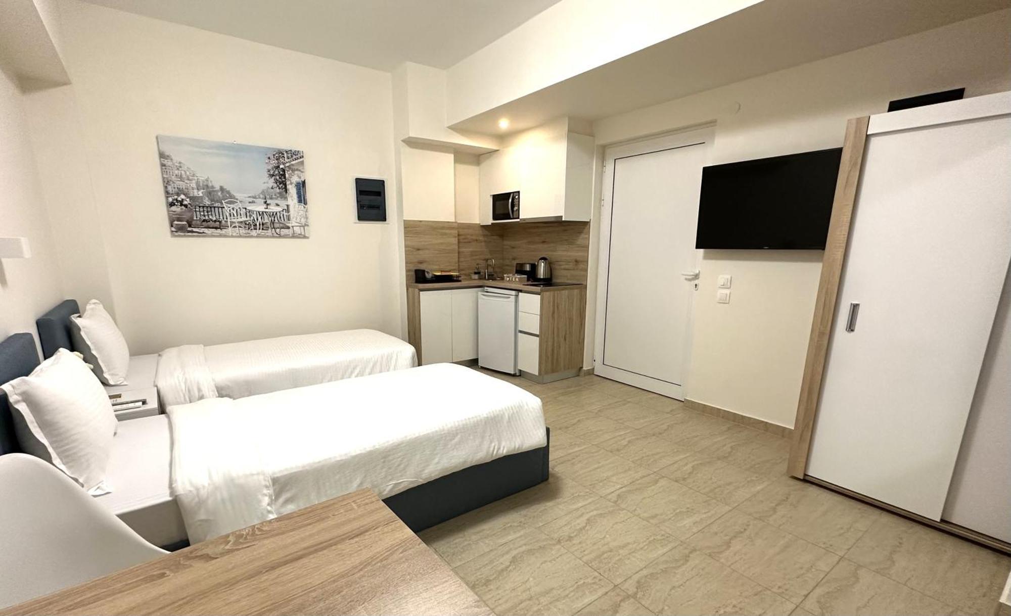 Navarino Luxe Suites Peraía エクステリア 写真