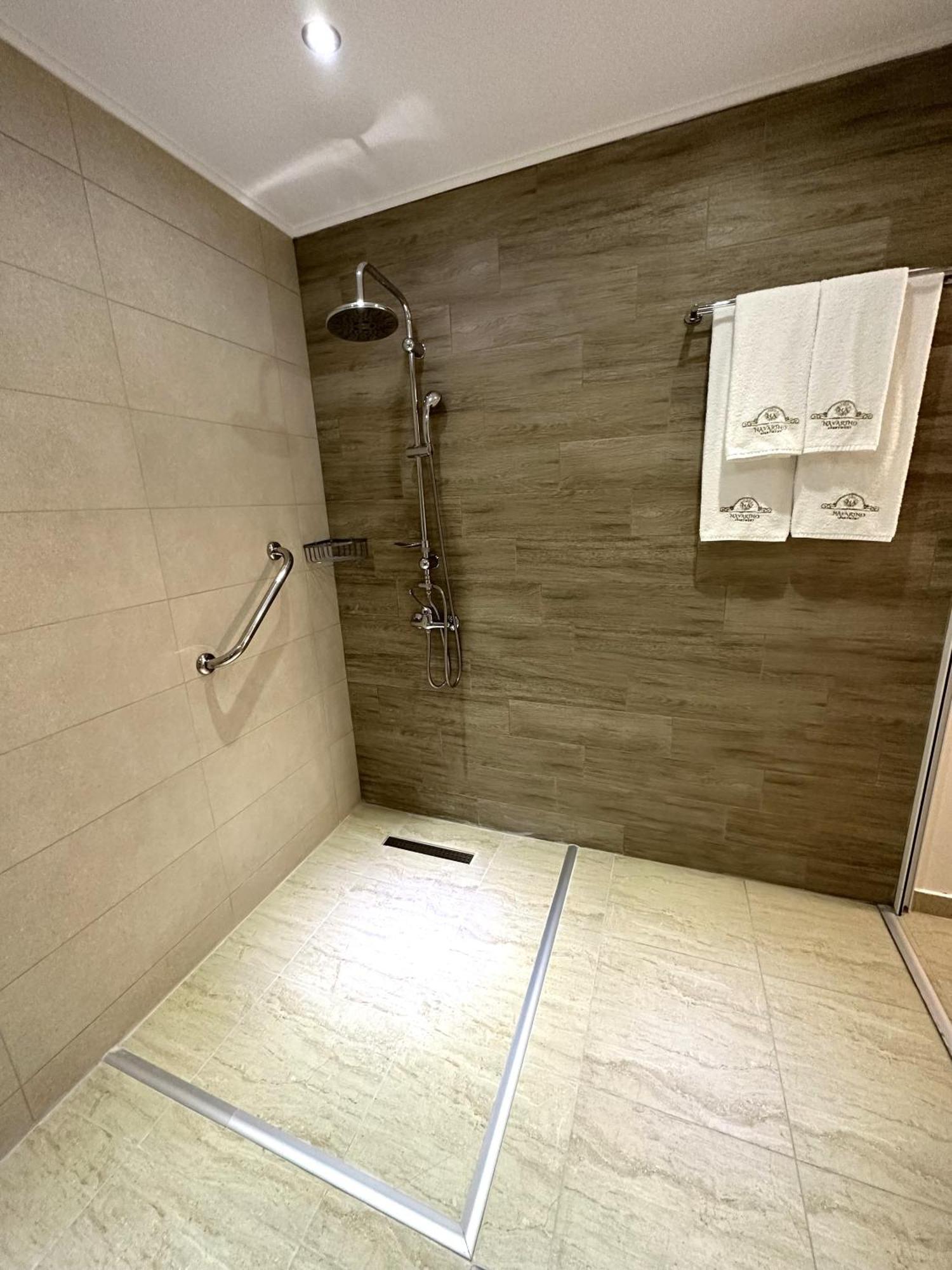 Navarino Luxe Suites Peraía エクステリア 写真