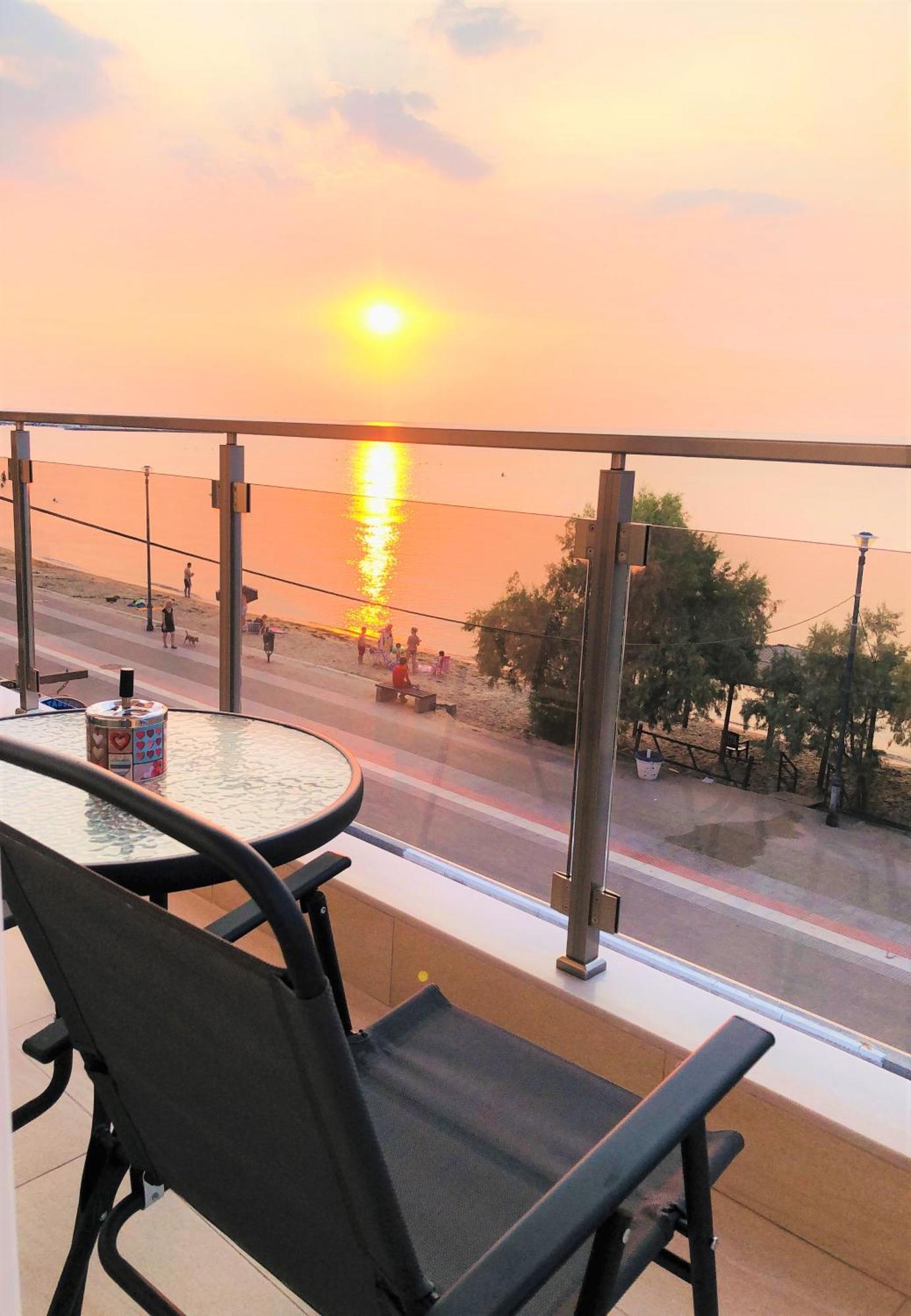 Navarino Luxe Suites Peraía エクステリア 写真