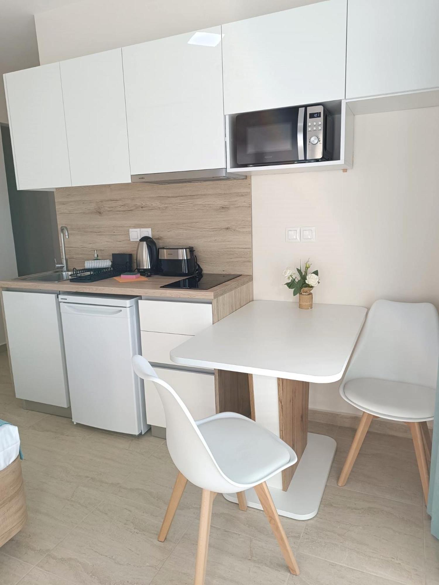 Navarino Luxe Suites Peraía エクステリア 写真