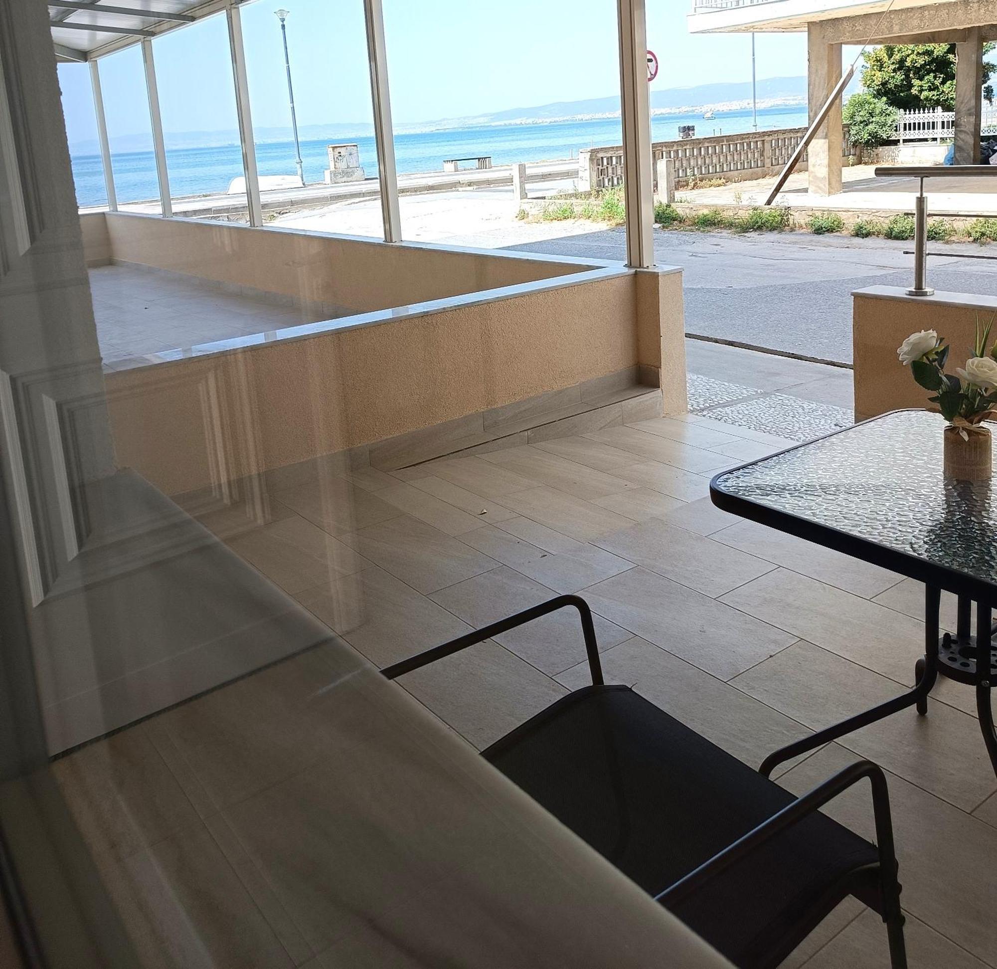 Navarino Luxe Suites Peraía エクステリア 写真