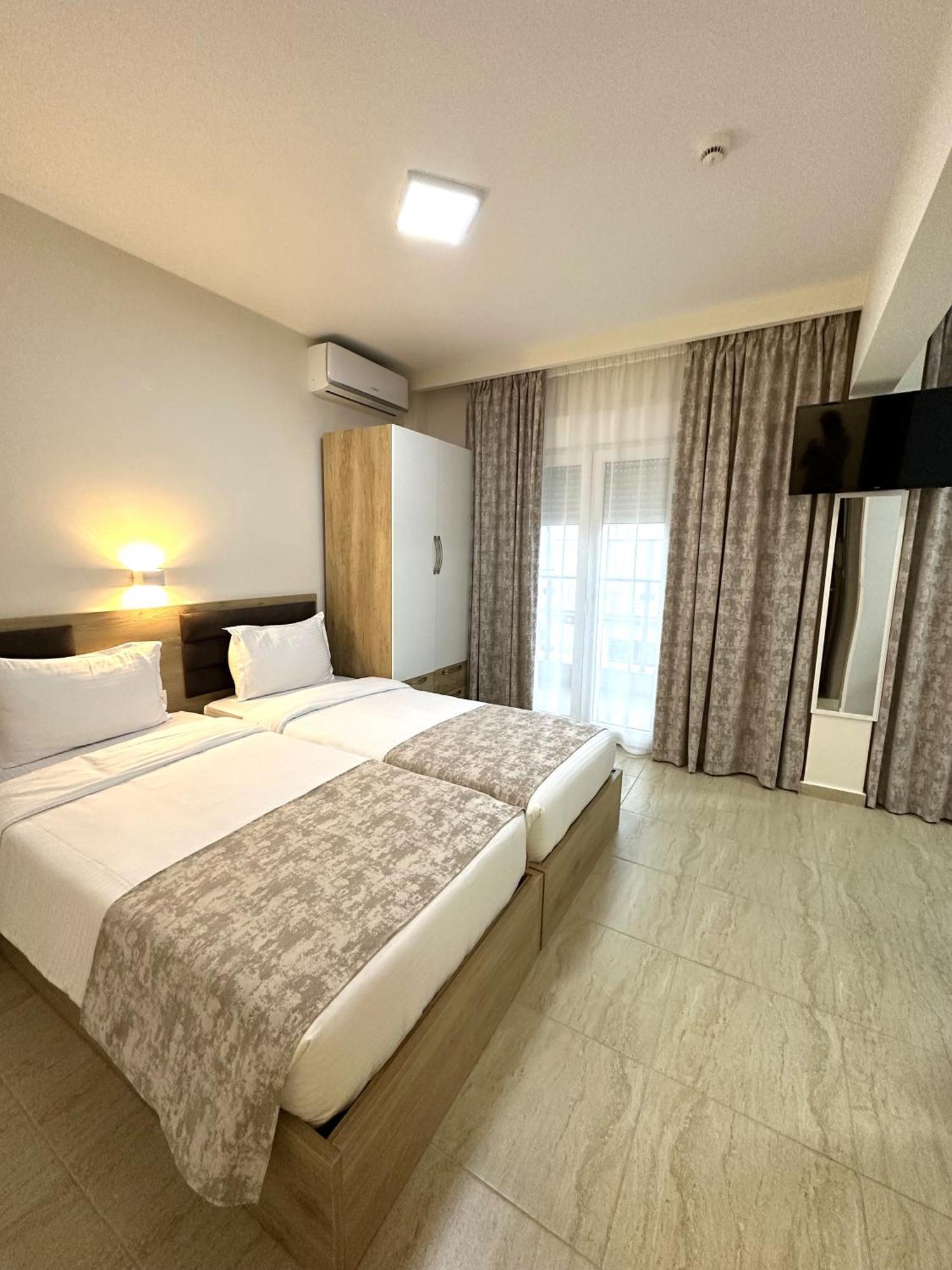 Navarino Luxe Suites Peraía エクステリア 写真