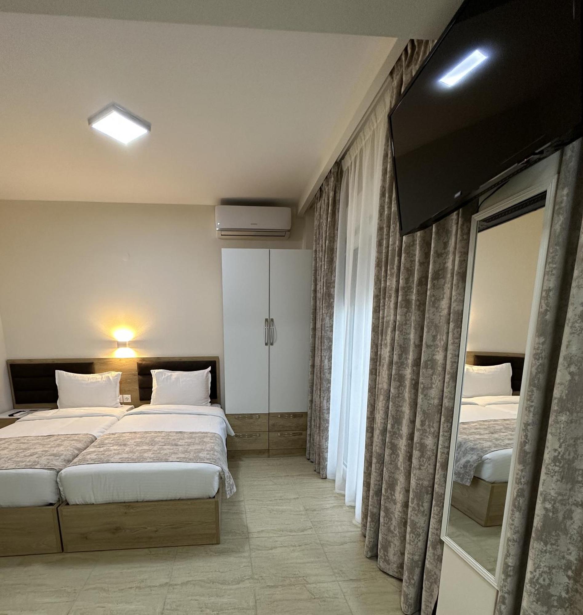 Navarino Luxe Suites Peraía エクステリア 写真