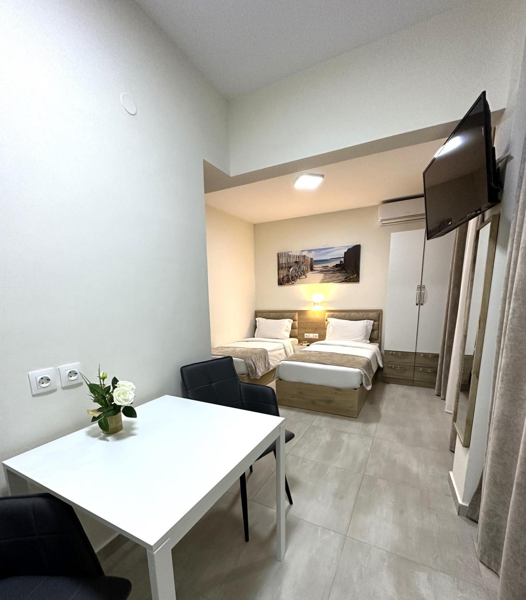 Navarino Luxe Suites Peraía エクステリア 写真