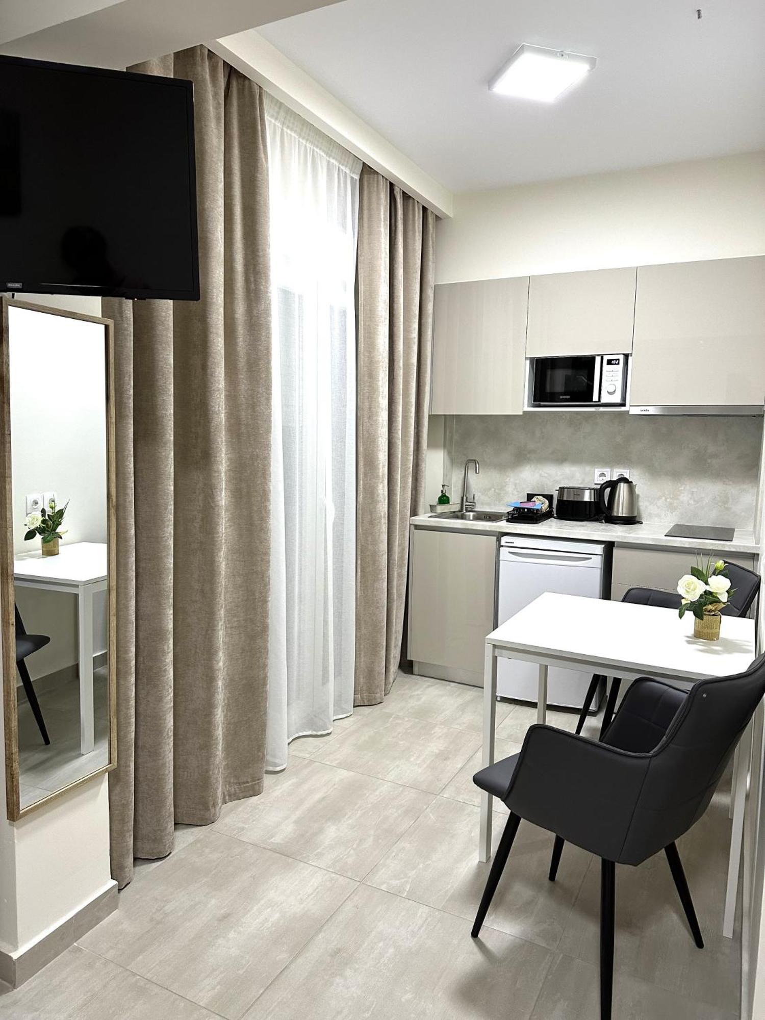 Navarino Luxe Suites Peraía エクステリア 写真