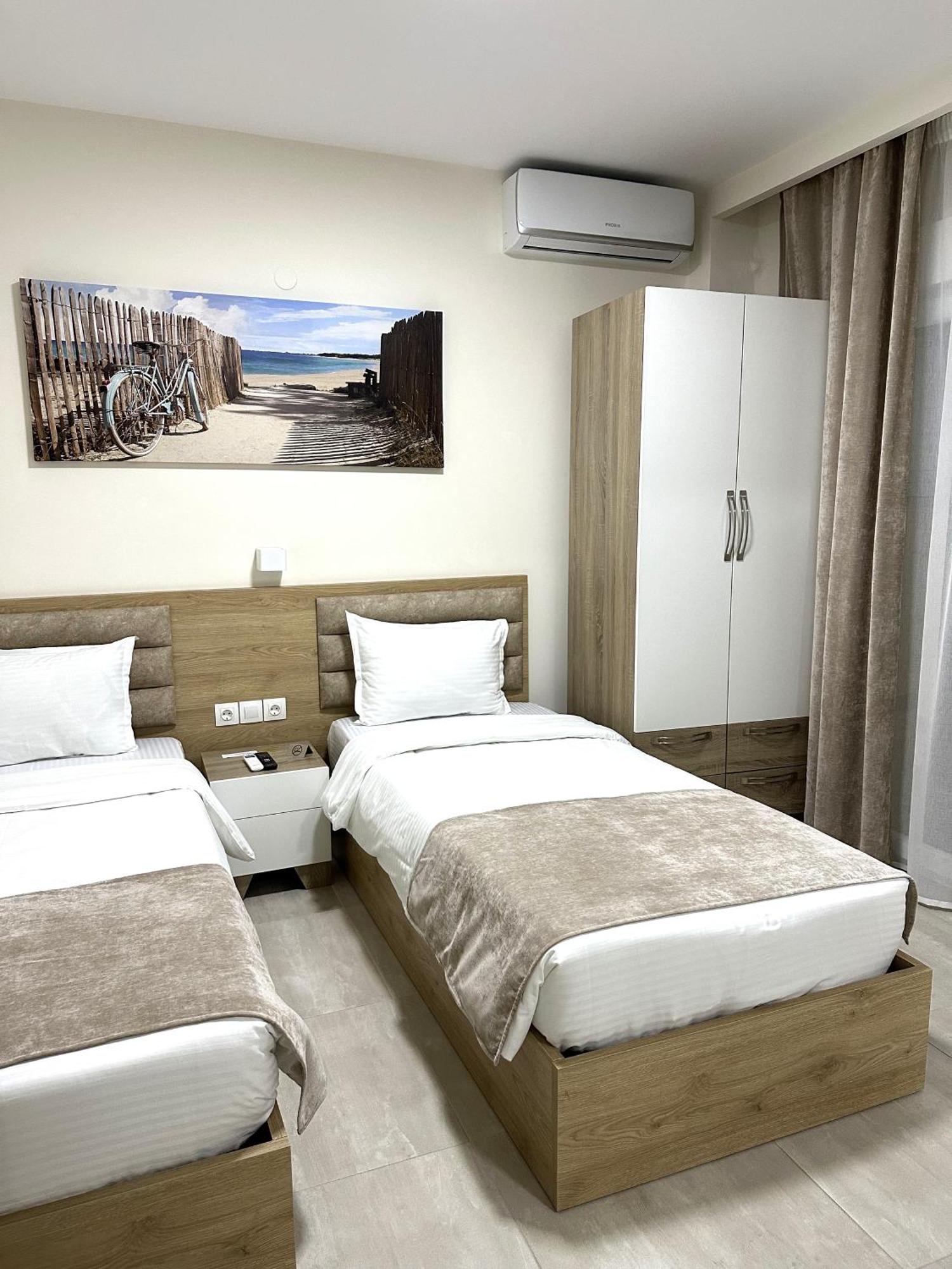 Navarino Luxe Suites Peraía エクステリア 写真