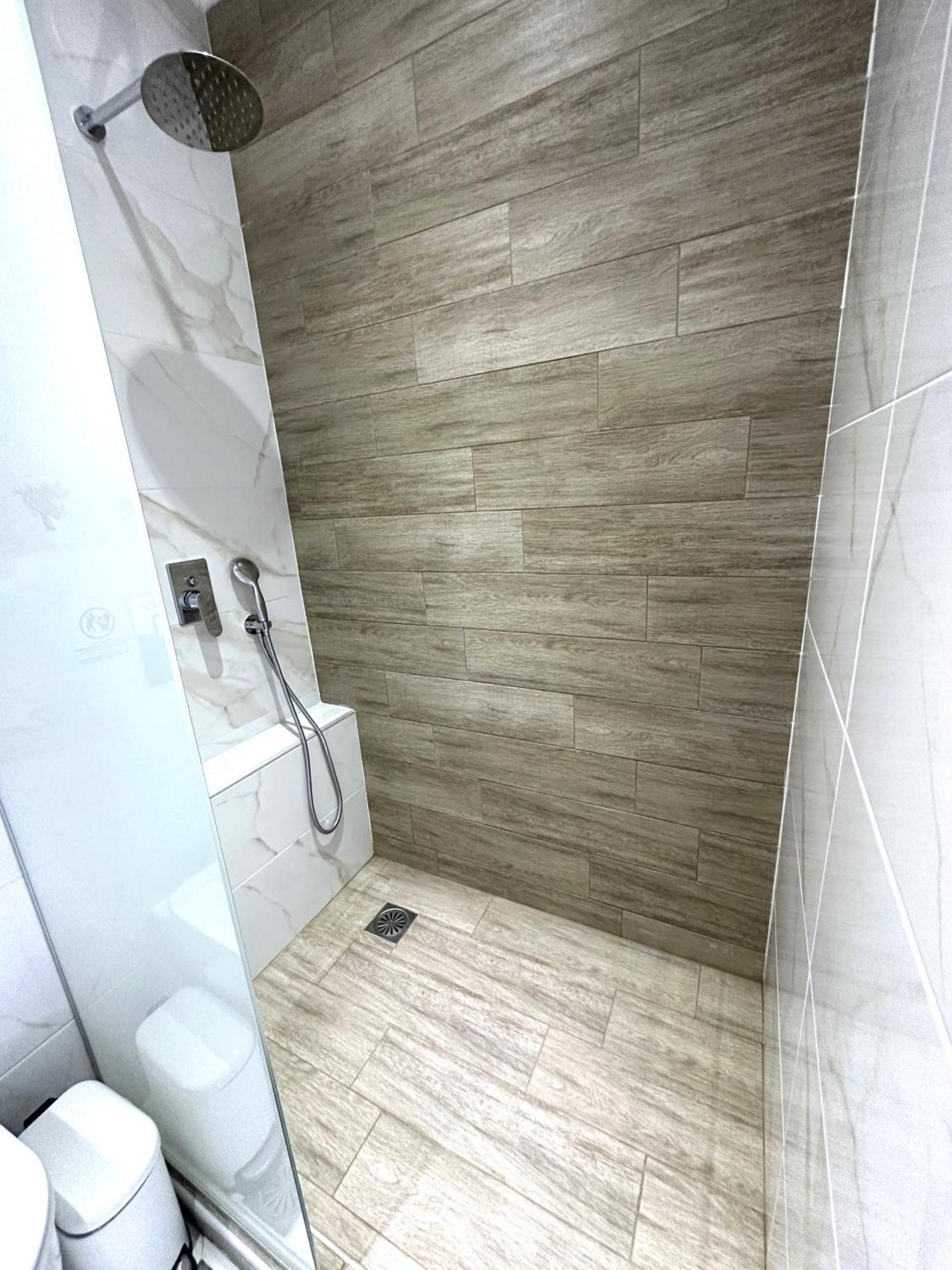 Navarino Luxe Suites Peraía エクステリア 写真