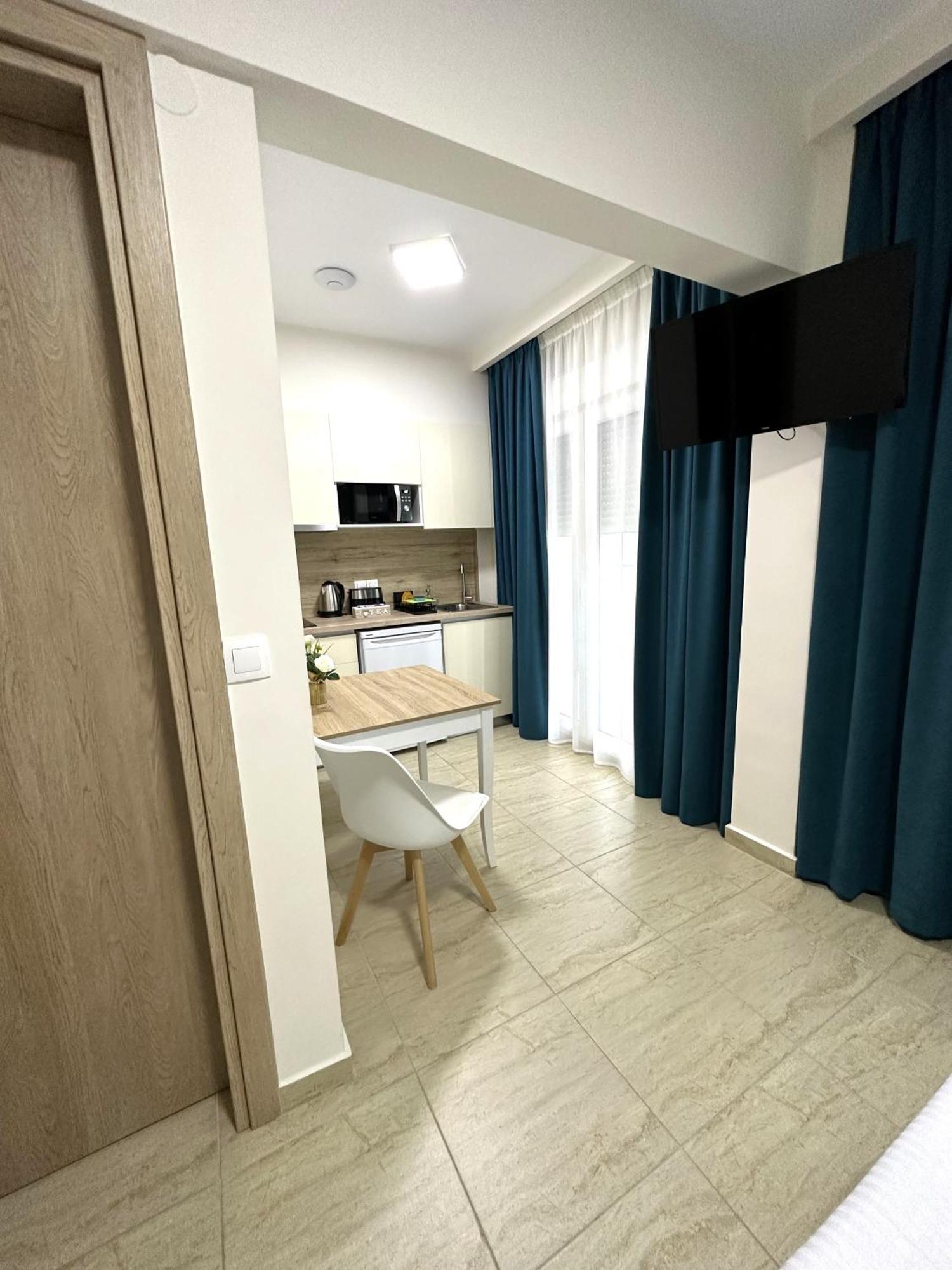 Navarino Luxe Suites Peraía エクステリア 写真