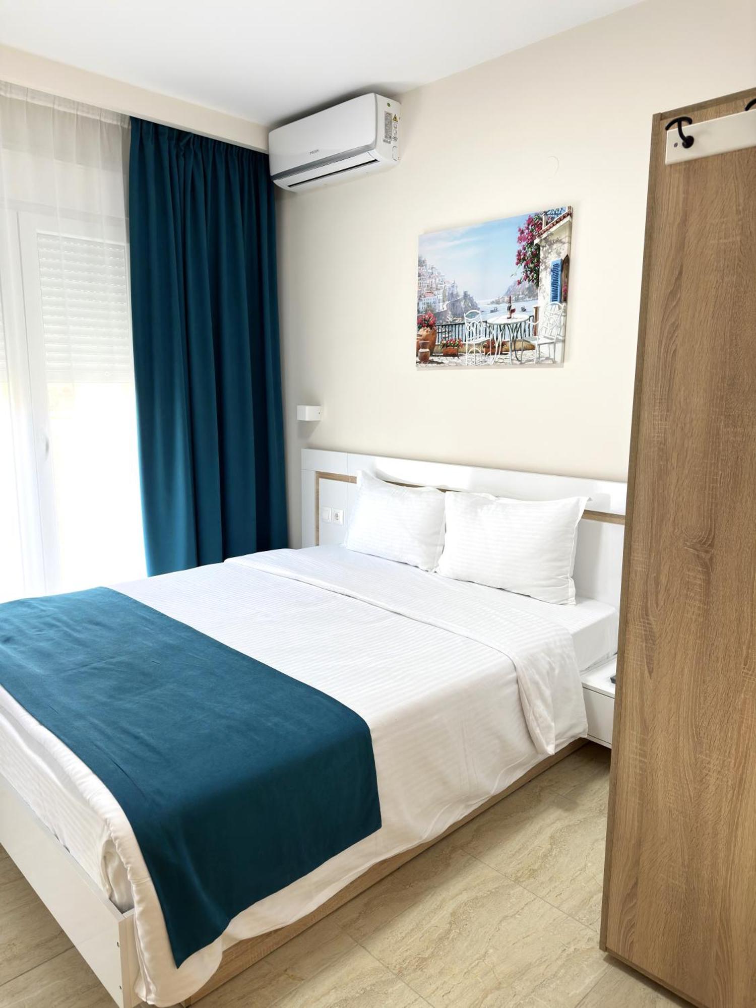 Navarino Luxe Suites Peraía エクステリア 写真