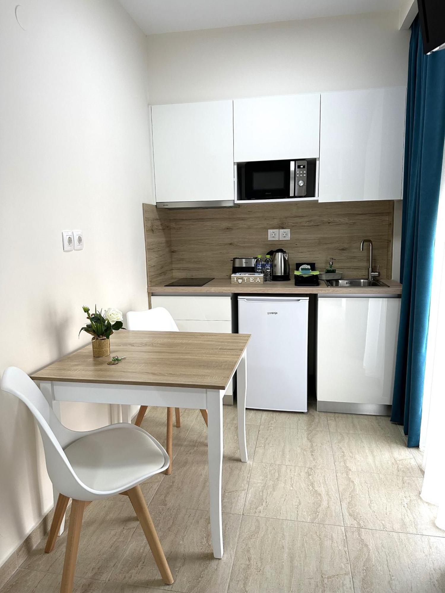 Navarino Luxe Suites Peraía エクステリア 写真
