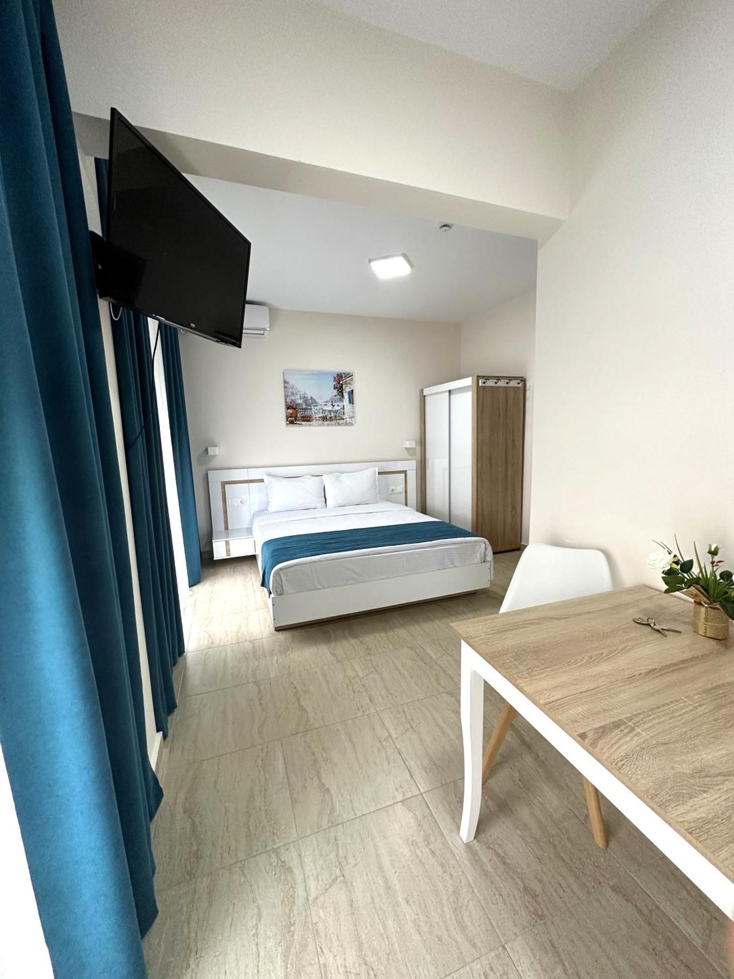 Navarino Luxe Suites Peraía エクステリア 写真