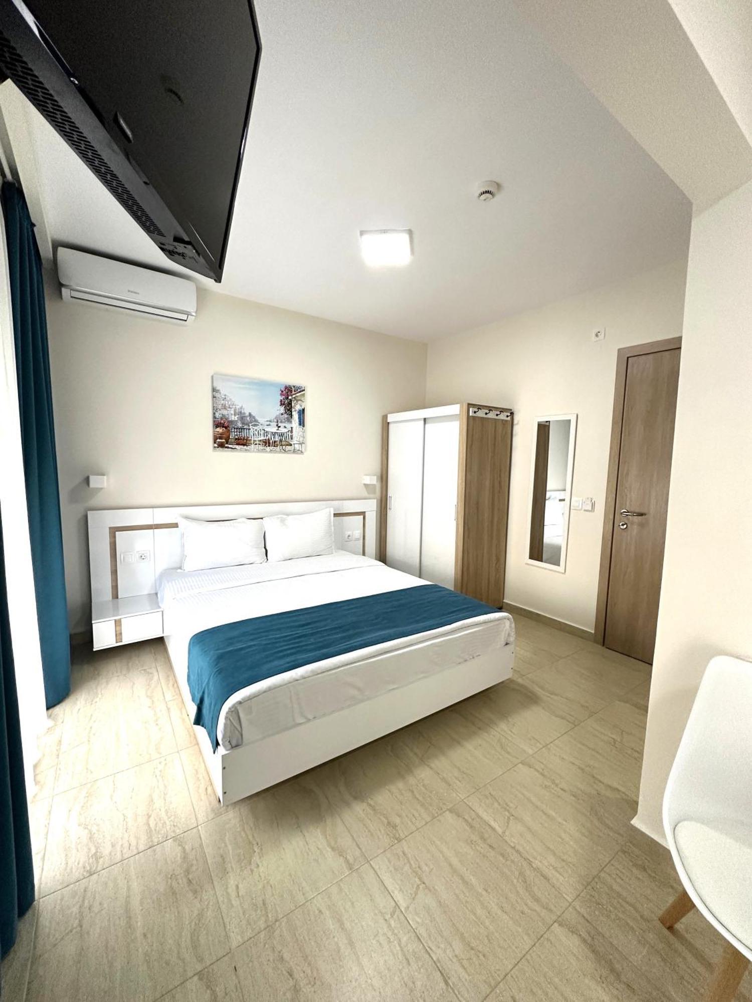 Navarino Luxe Suites Peraía エクステリア 写真