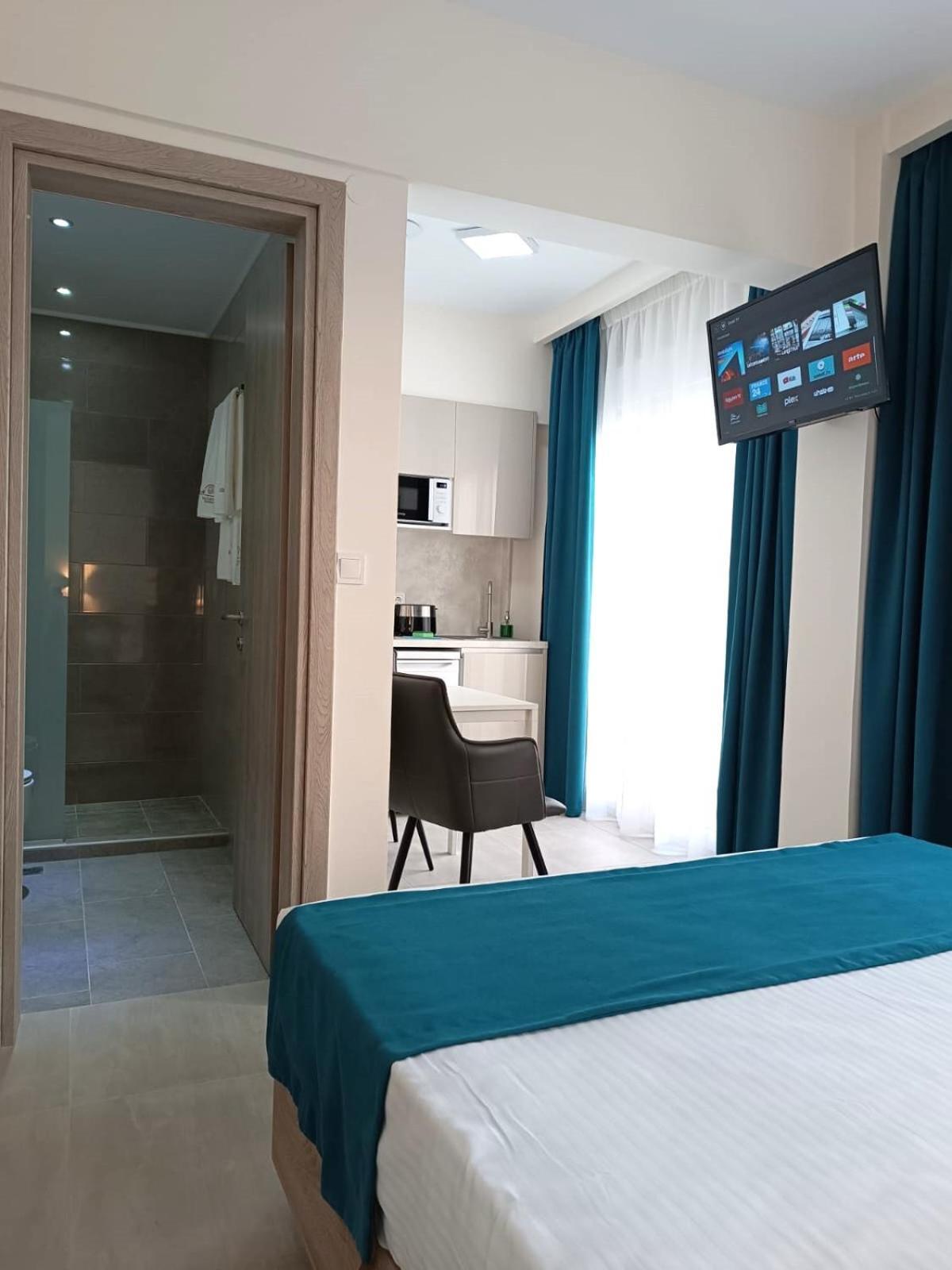Navarino Luxe Suites Peraía エクステリア 写真