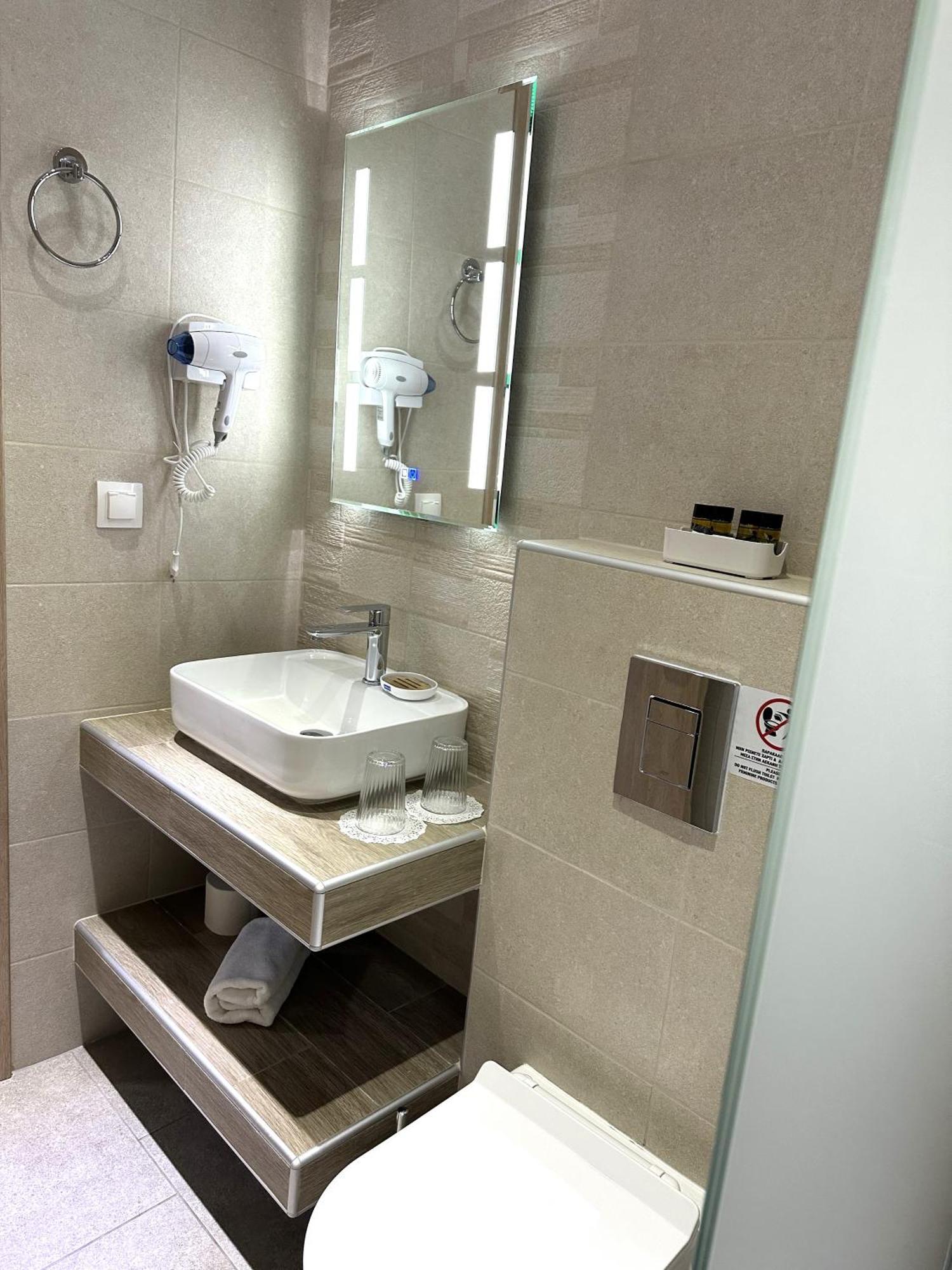 Navarino Luxe Suites Peraía エクステリア 写真